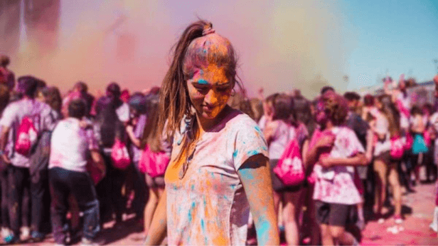 How to Experience Holi in India like a local